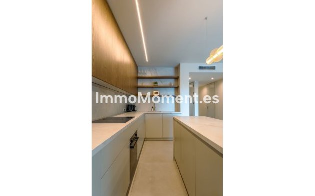 Resale - Apartment - Marbella - Nueva Andalucía