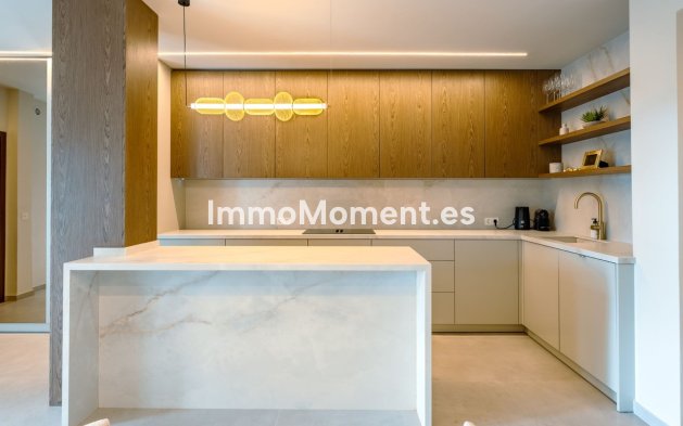 Resale - Apartment - Marbella - Nueva Andalucía