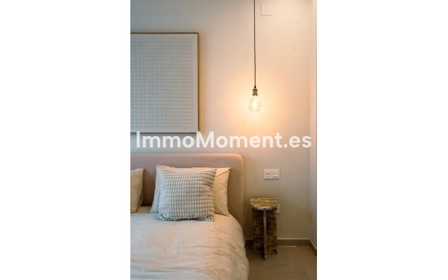 Resale - Apartment - Marbella - Nueva Andalucía