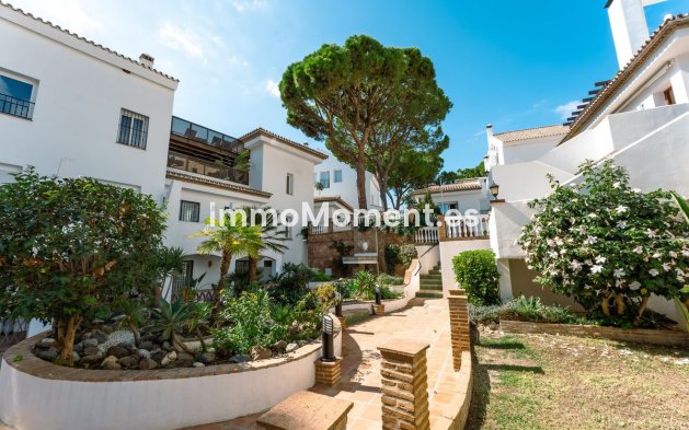 Resale - Apartment - Marbella - Nueva Andalucía