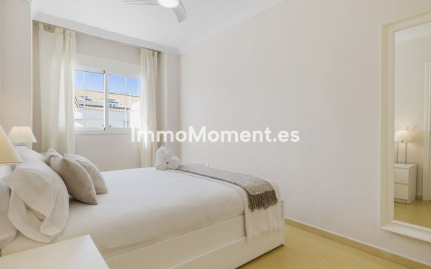 Resale - Apartment - Marbella - Nueva Andalucía