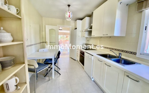 Resale - Apartment - Marbella - Guadalmina Baja