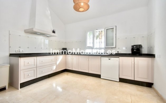 Resale - Detached villa - Manilva - La Duquesa