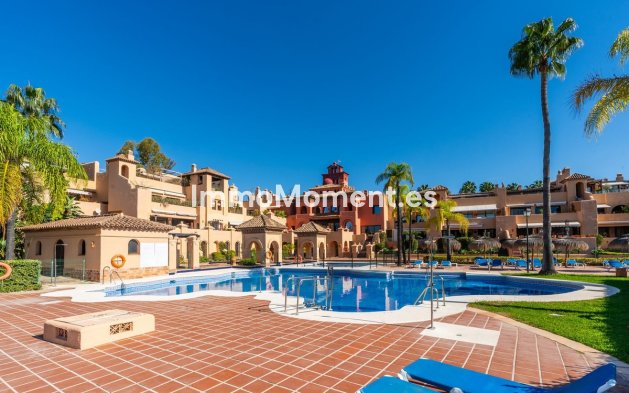 Revente - Appartement - Estepona  - Atalaya