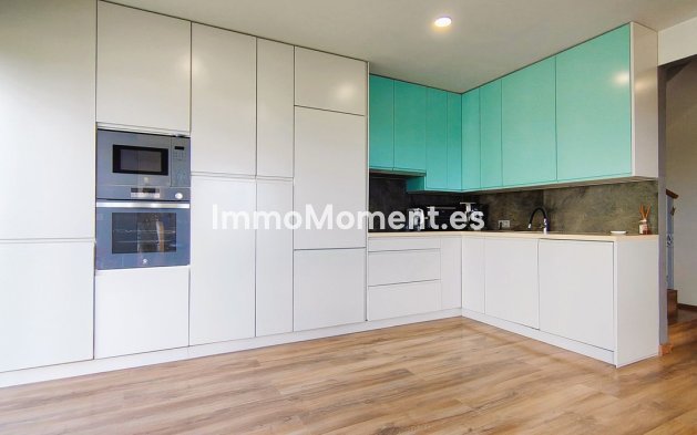 Resale - Detached villa - Estepona - Estepona Centro
