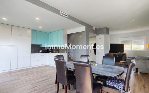 Resale - Detached villa - Estepona - Estepona Centro