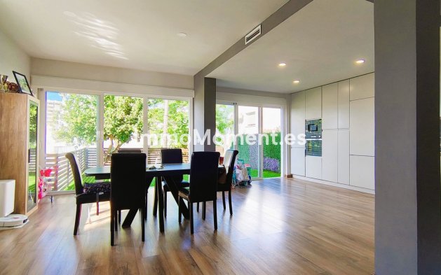 Resale - Detached villa - Estepona - Estepona Centro