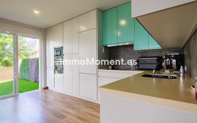 Resale - Detached villa - Estepona - Estepona Centro