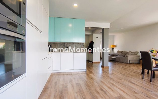 Resale - Detached villa - Estepona - Estepona Centro