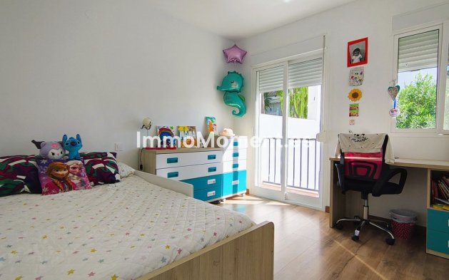 Resale - Detached villa - Estepona - Estepona Centro