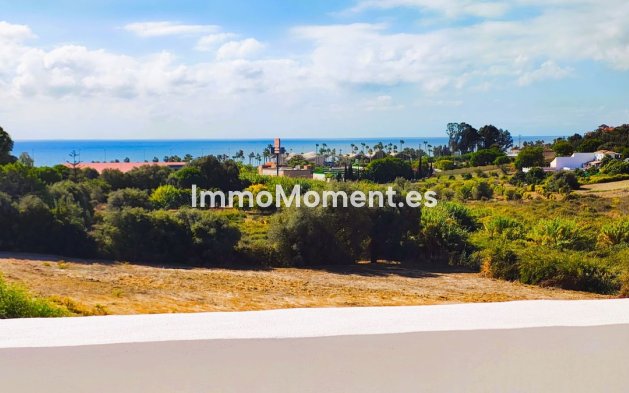 Resale - Detached villa - Estepona - Estepona Centro