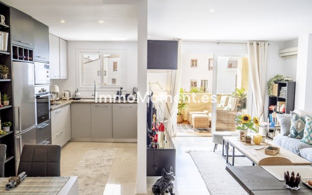 Resale - Apartment - Estepona - Estepona Centro