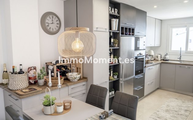 Resale - Apartment - Estepona - Estepona Centro