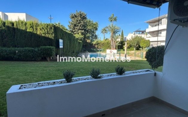 Resale - Apartment - Estepona - Atalaya
