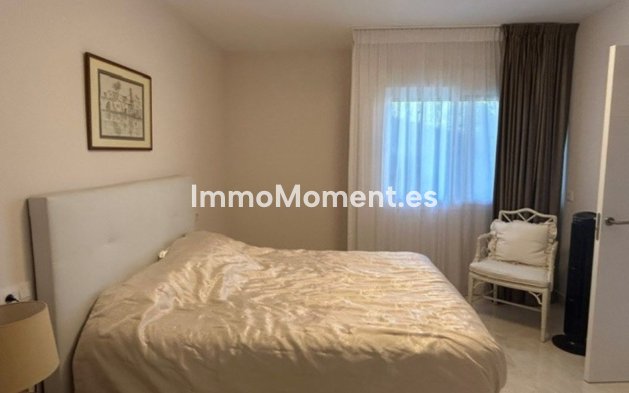 Resale - Apartment - Estepona - Atalaya