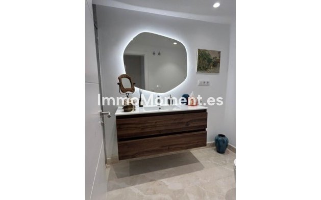 Resale - Apartment - Estepona - Atalaya