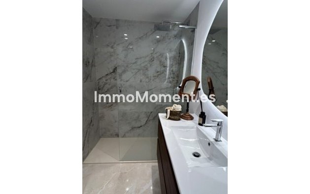 Resale - Apartment - Estepona - Atalaya