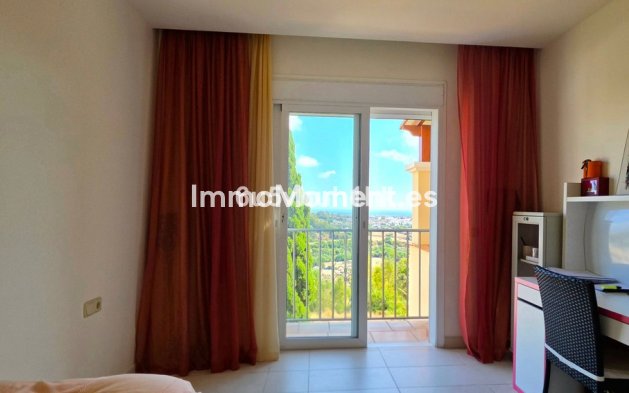 Resale - Apartment - Benahavís - Benahavís Centro