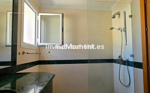 Resale - Apartment - Benahavís - Benahavís Centro