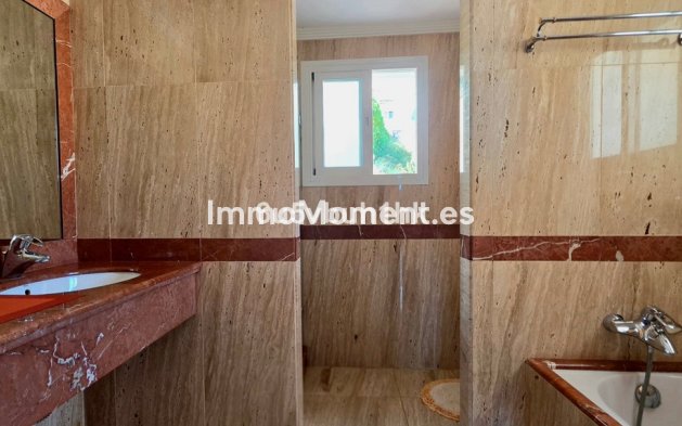 Resale - Apartment - Benahavís - Benahavís Centro