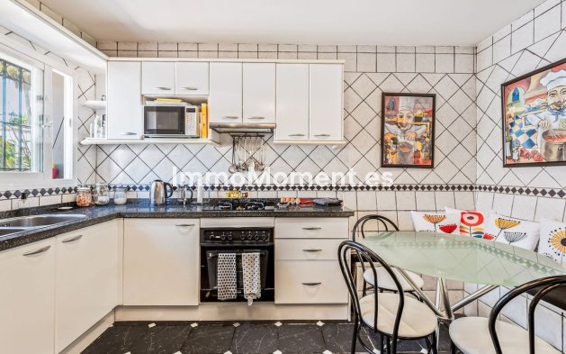 Wiederverkauf - Freistehende Villa - Estepona  - Costalita