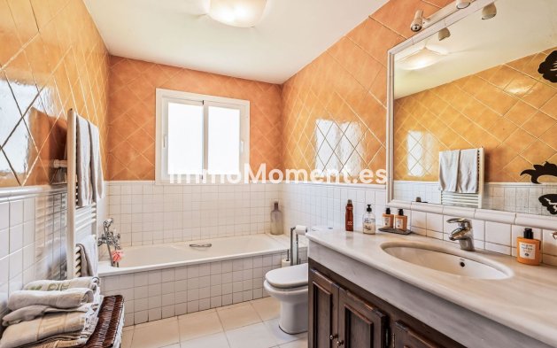 Wiederverkauf - Freistehende Villa - Estepona  - Costalita
