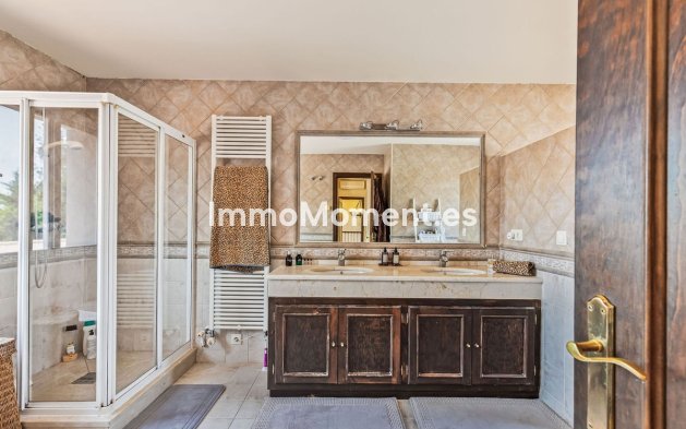 Wiederverkauf - Freistehende Villa - Estepona  - Costalita