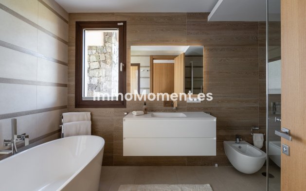 Resale - Apartment - Benahavís - Benahavís Centro
