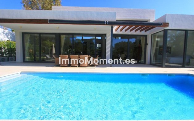 Resale - Detached villa - Estepona - Atalaya