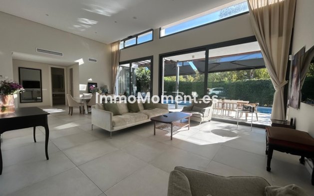 Resale - Detached villa - Estepona - Atalaya