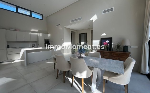 Resale - Detached villa - Estepona - Atalaya