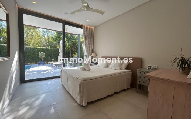 Resale - Detached villa - Estepona - Atalaya