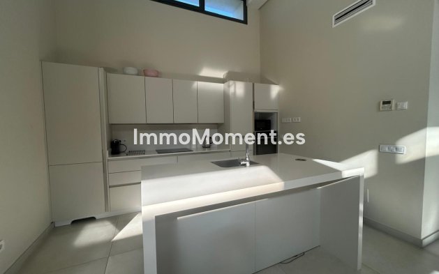 Resale - Detached villa - Estepona - Atalaya