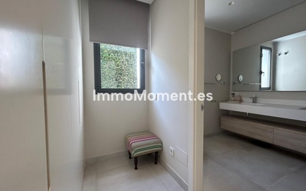 Resale - Detached villa - Estepona - Atalaya