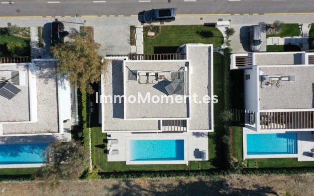Resale - Detached villa - Estepona - Atalaya