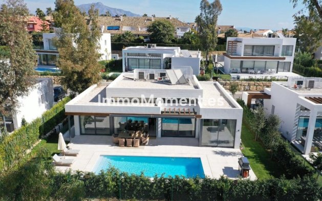 Resale - Detached villa - Estepona - Atalaya