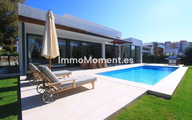 Resale - Detached villa - Estepona - Atalaya