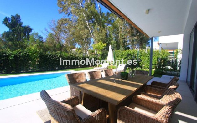 Resale - Detached villa - Estepona - Atalaya