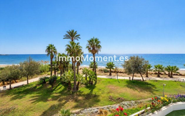 Resale - Detached villa - Estepona - Estepona Centro