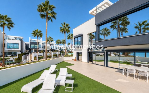 Resale - Detached villa - Estepona - Estepona Centro