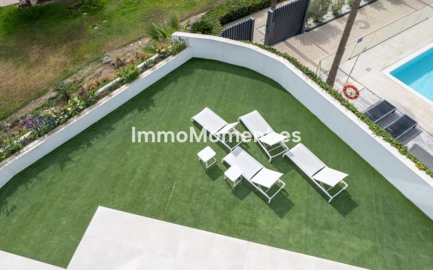 Resale - Detached villa - Estepona - Estepona Centro