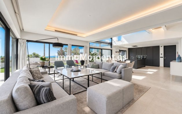 Resale - Detached villa - Estepona - Estepona Centro