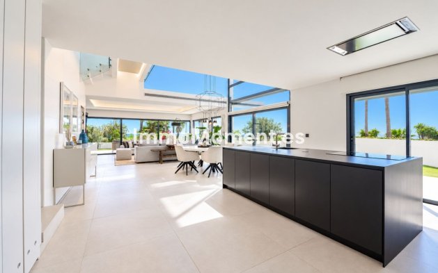 Resale - Detached villa - Estepona - Estepona Centro
