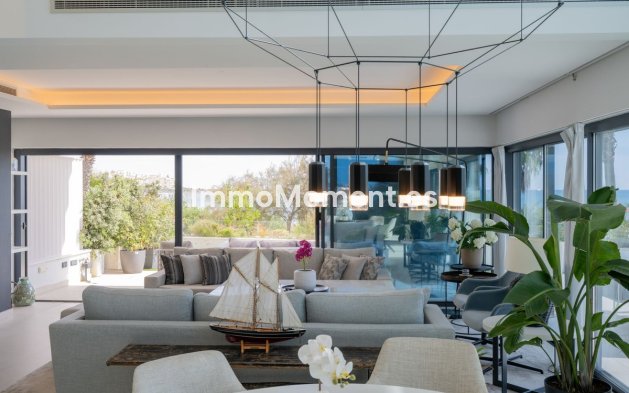 Resale - Detached villa - Estepona - Estepona Centro