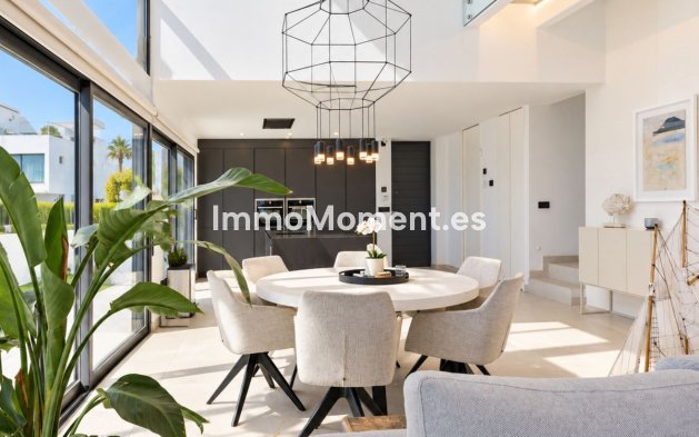 Resale - Detached villa - Estepona - Estepona Centro