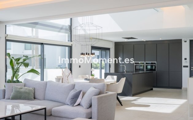 Resale - Detached villa - Estepona - Estepona Centro