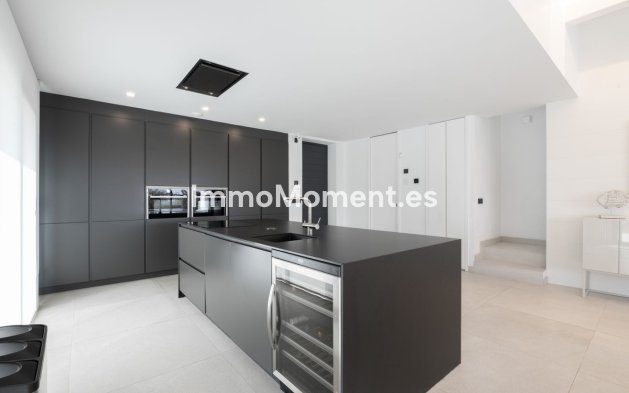 Resale - Detached villa - Estepona - Estepona Centro