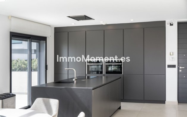 Resale - Detached villa - Estepona - Estepona Centro