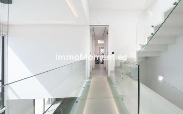 Resale - Detached villa - Estepona - Estepona Centro