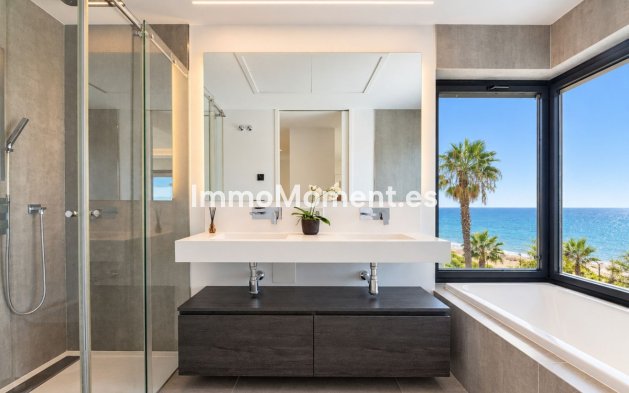 Resale - Detached villa - Estepona - Estepona Centro